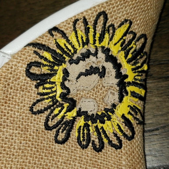 New Coach Mattie Bumblebee Wedge Thong Sandal 7.5 - Picture 3 of 8